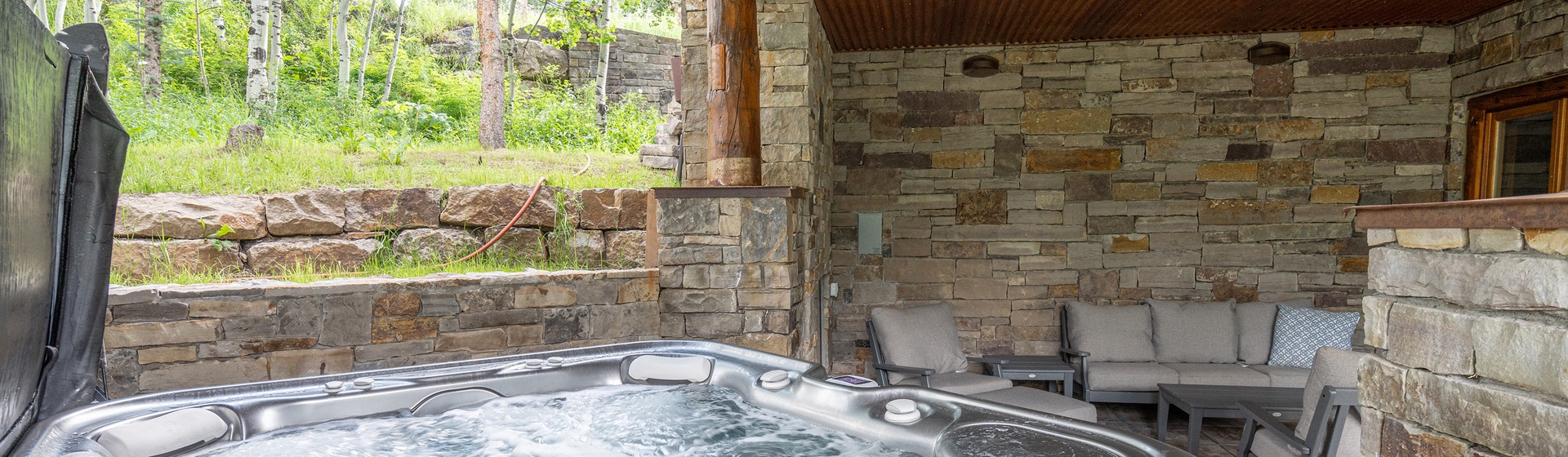 2.13-slopeside-chateau-telluride-hot-tub2