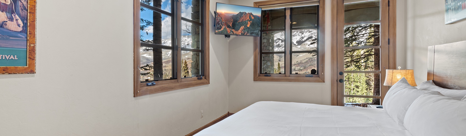 6.0-skiside-lorian-mountain-village-guest-suite1