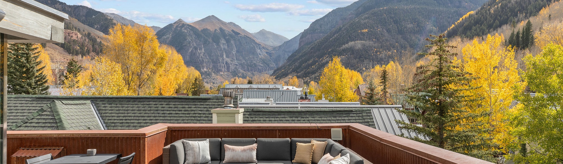 2.04-spritz-house-telluride-penthouse-deck-ajax-view