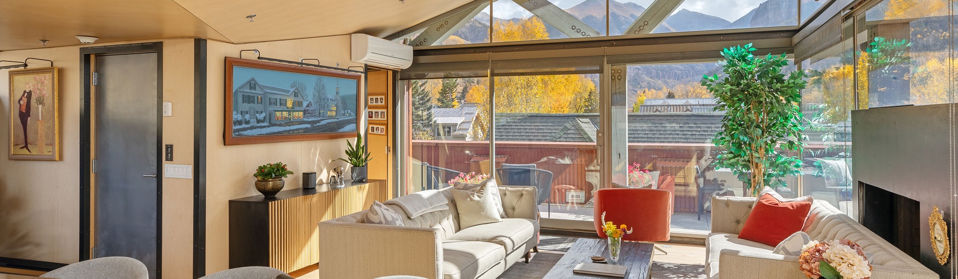 2.01-spritz-house-telluride-penthouse-living-area-from-kitchen-day