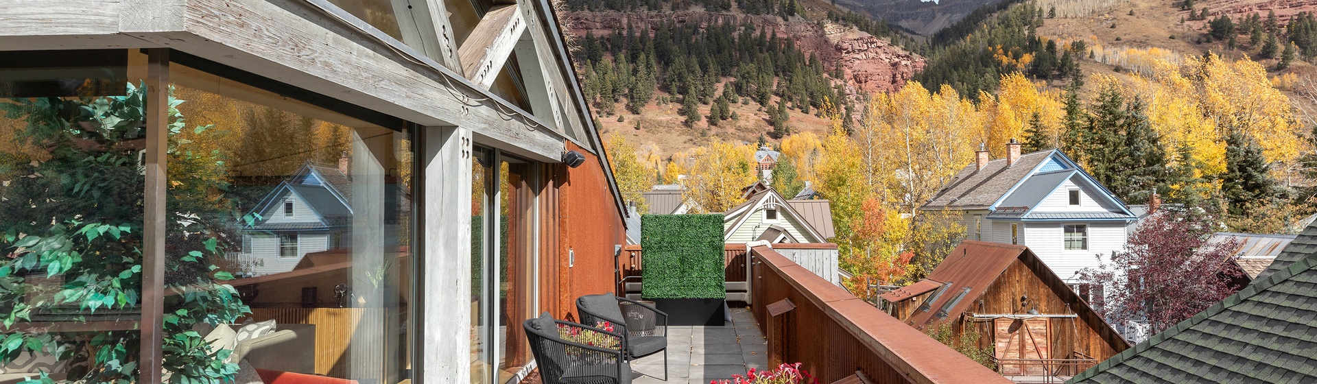 2.05-spritz-house-telluride-penthouse-deck-view-to-the-north