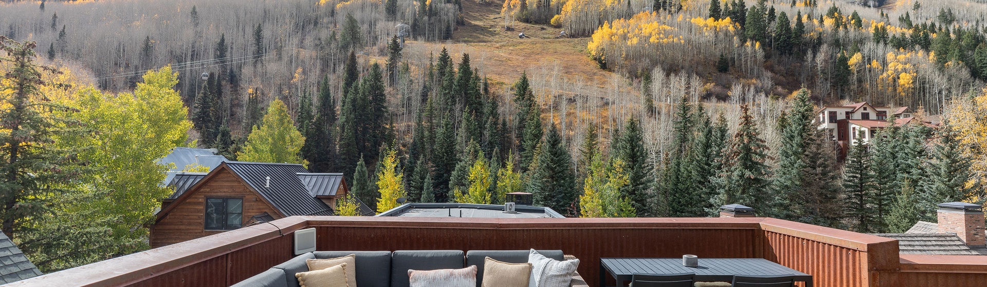 2.07-spritz-house-telluride-penthouse-deck-with-ski-area-view-day