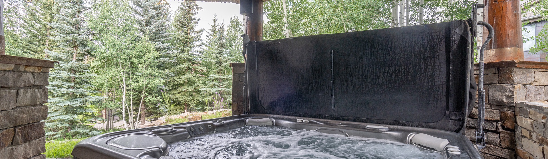 2.14-slopeside-chateau-telluride-hot-tub1