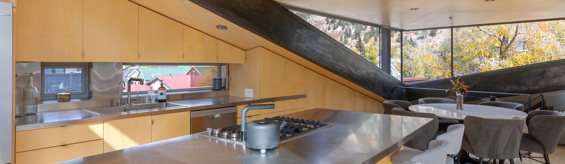 3.0-spritz-house-telluride-penthouse-kitchen-and-dining