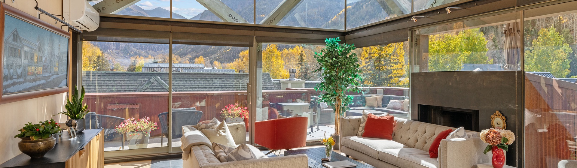 2.02-spritz-house-telluride-penthouse-living-area-1