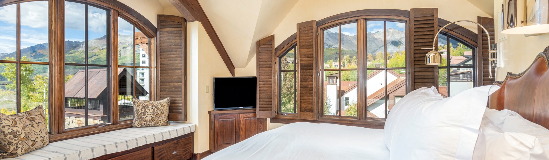 5.0-le-praz-courcheval-mountain-village-primary-suite1