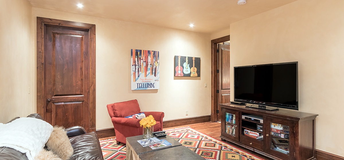 17-Mountain-Village-Tristant-#131-TV-room.jpg