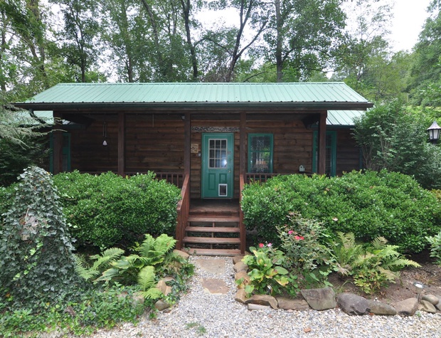 Creekside Hideaway | Great Smokys Cabin Rentals