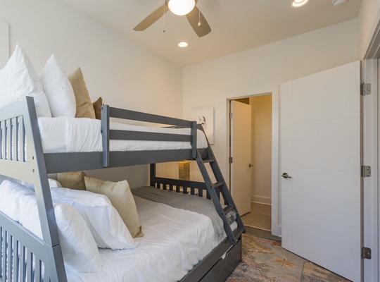 Bedroom 4 - 1 Bunk Bed | 1 Twin, 2 Full Size ( Sleeps 5) )