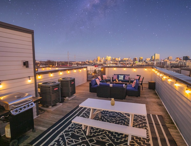 BBQ & Fire Pit City Views
