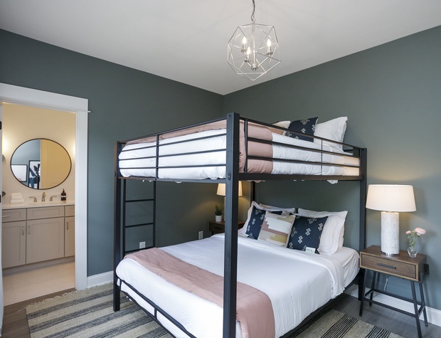 Bedroom 4 - 2 Bunk Queen Size Beds ( Sleeps 4 )