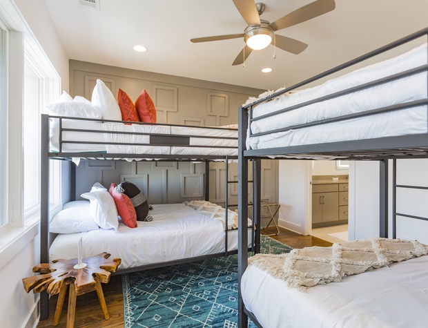 Bedroom 4 - 2 Bunk Queen Size Bed