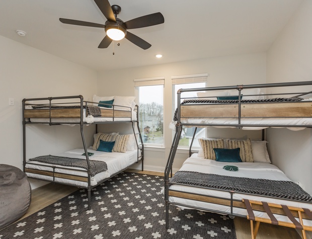 Bedroom 3 - 2 Bunk Queen Bed (  Sleeps 8 )
